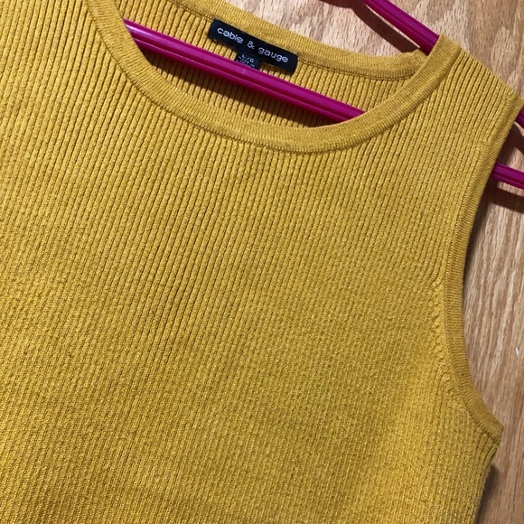 5/$25🖤Mustard yellow top - Picture 4 of 4